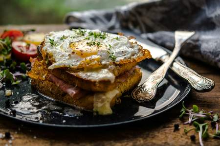 Wat is een Croque Monsier en bereid je deze?  CheeseDog® - Vergeer Holland